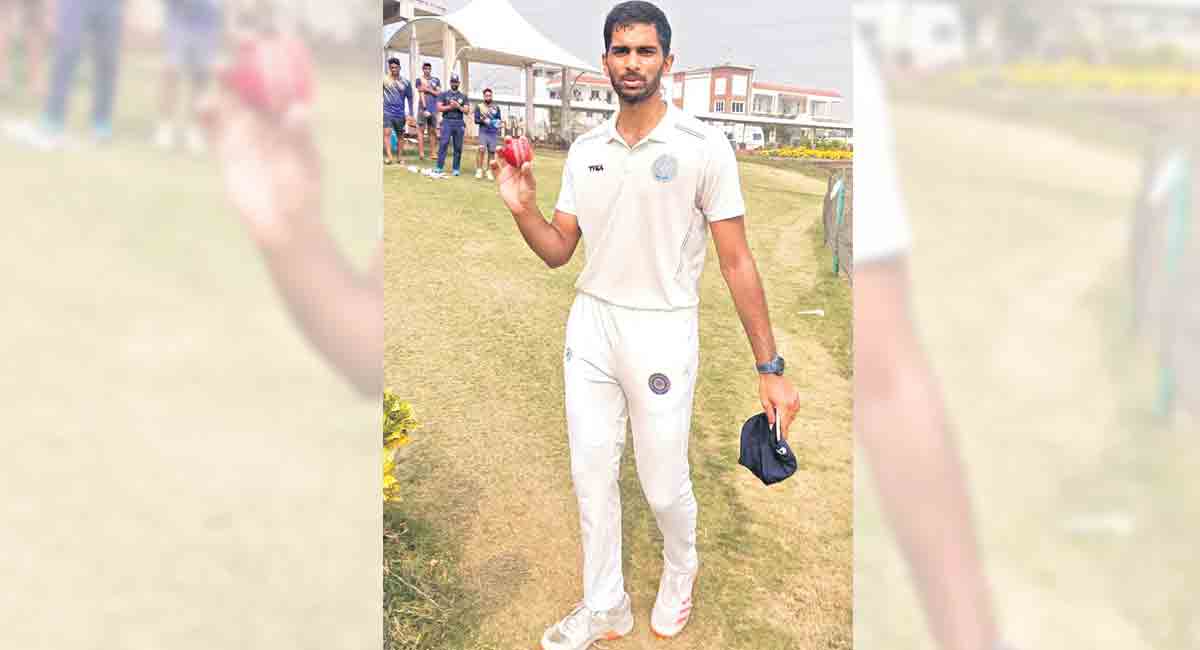 Ranji Trophy: Hyderabad in command, Vihari hits century while bowlers shine on Day 3