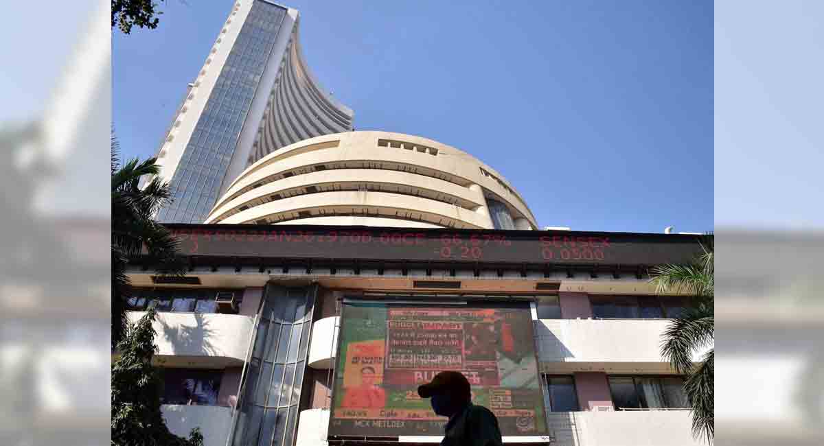 Sensex rebounds 900 points; FMCG, IT, energy stocks climb