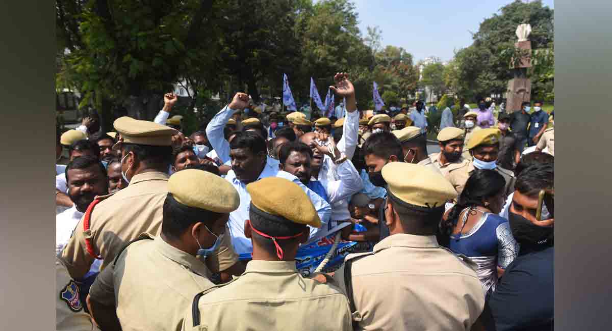 Mild tension at Gun Park as people protest against Modi’s recent comments