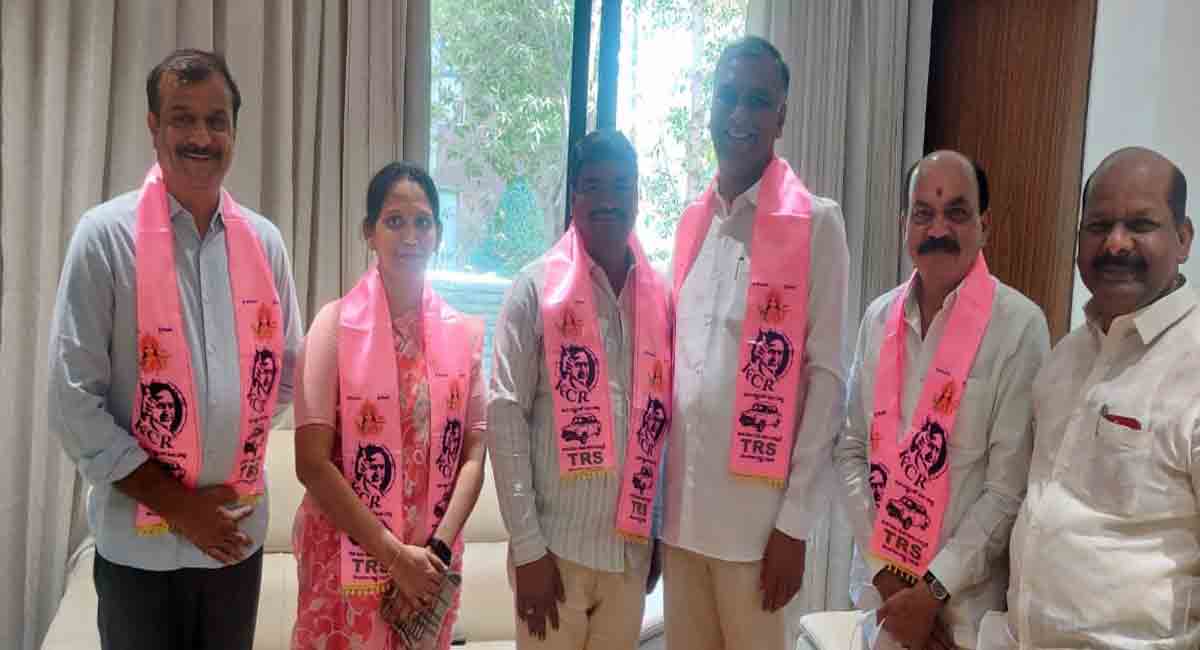  Dubbak BJP Councillor joins TRS