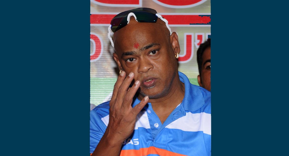 Mumbai: Vinod Kambli held for dashing car into building gate