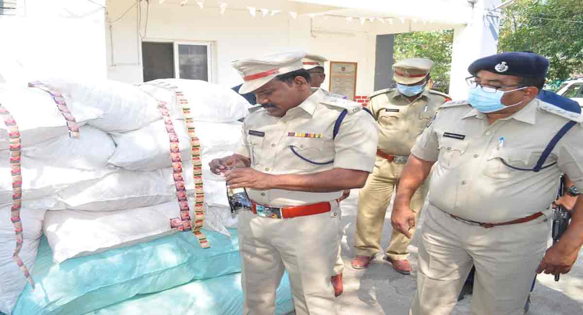Notorious gutka smuggler arrested in Adilabad