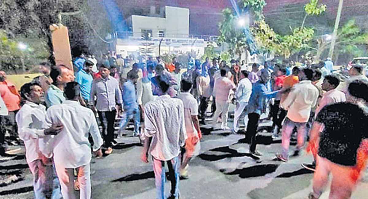 BJP, TRS workers clash in Sircilla over social media post