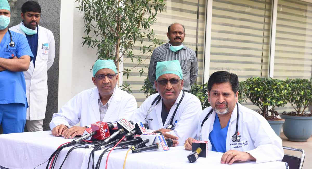 CM KCR advised to take one week rest by doctors