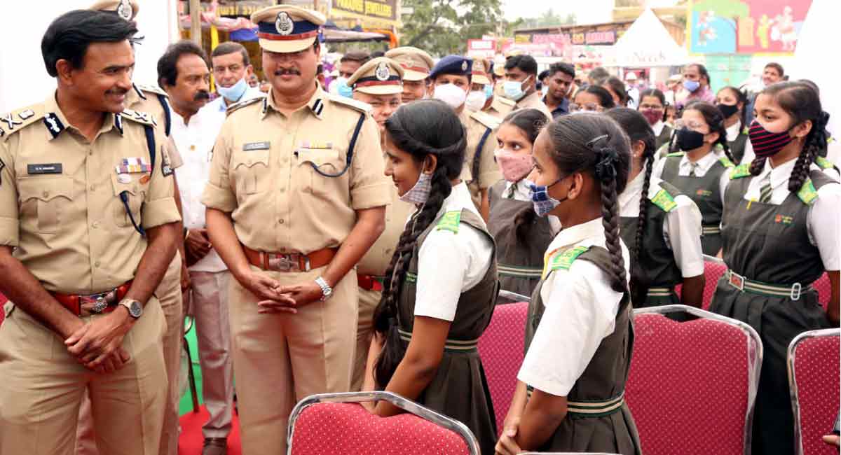 Hyderabad Commissioner inaugurates Police stall at Numaish