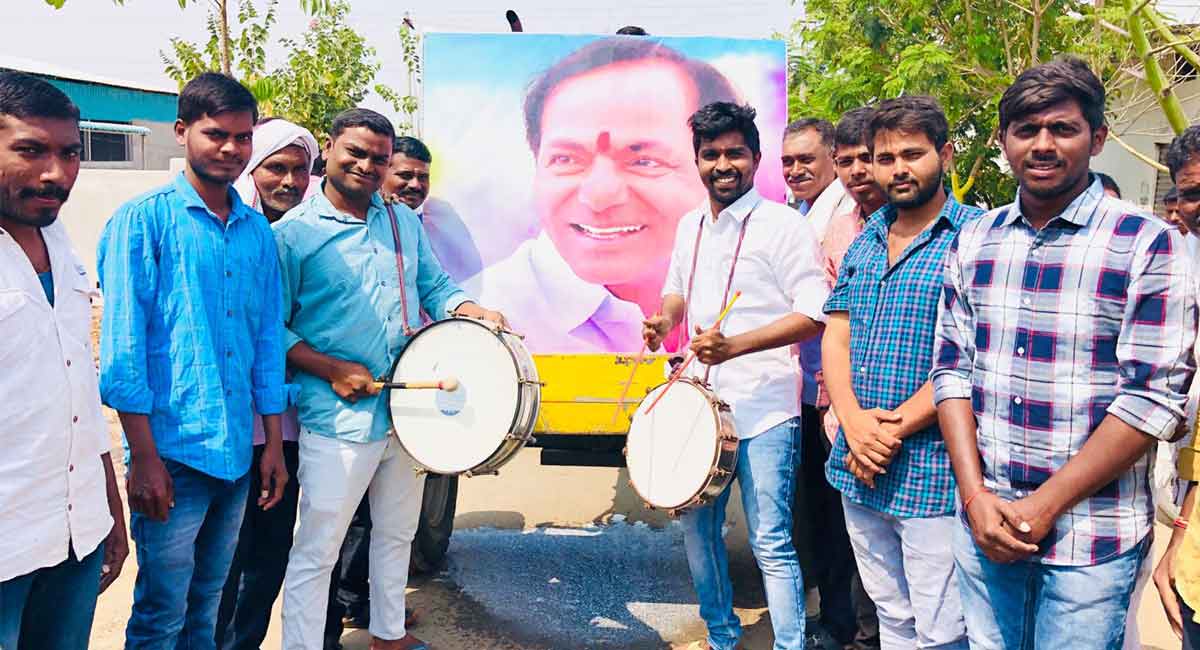 TRS activists, jobless candidates celebrate KCR announcement in Adilabad