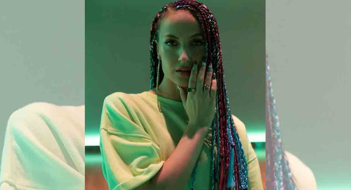 Elli AvrRam makes her big singing debut with Avina Shah’s ‘Kudi Main Mean’