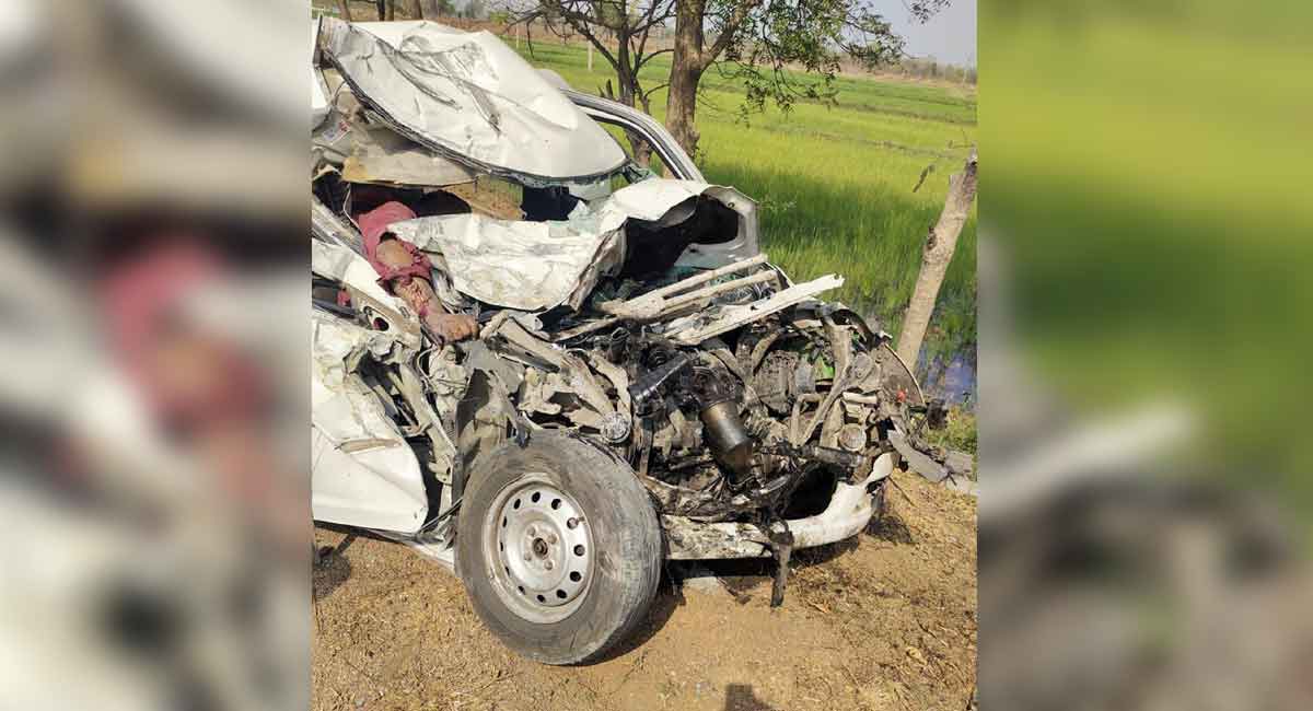 Five dead, one injured in road accident in Kamareddy