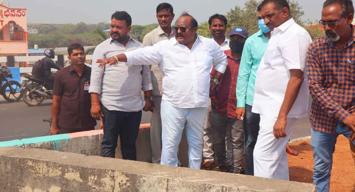 Modernisation works of traffic island in Karimnagar on brisk note: Gangula