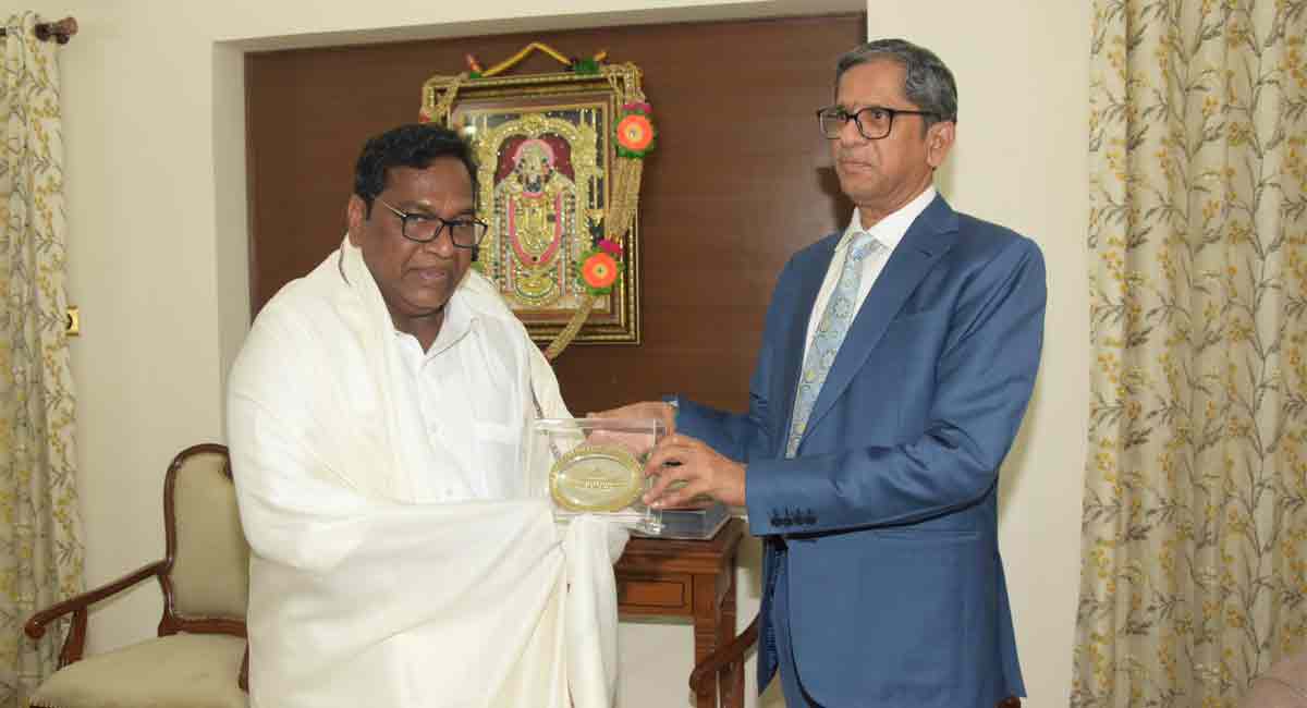 CJI N V Ramana felicitates Gorati Venkanna