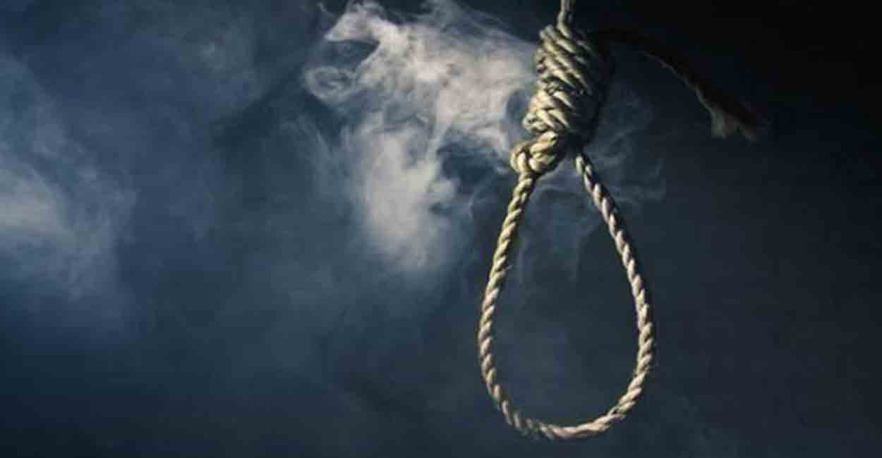 Hyderabad: Upset over losing job, man ends life in Narsingi