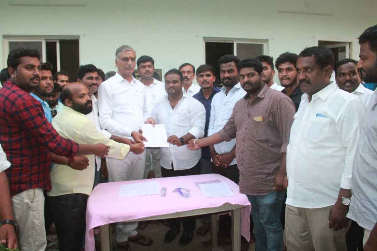 Free coaching to all government job aspirants in Siddipet: Harish Rao