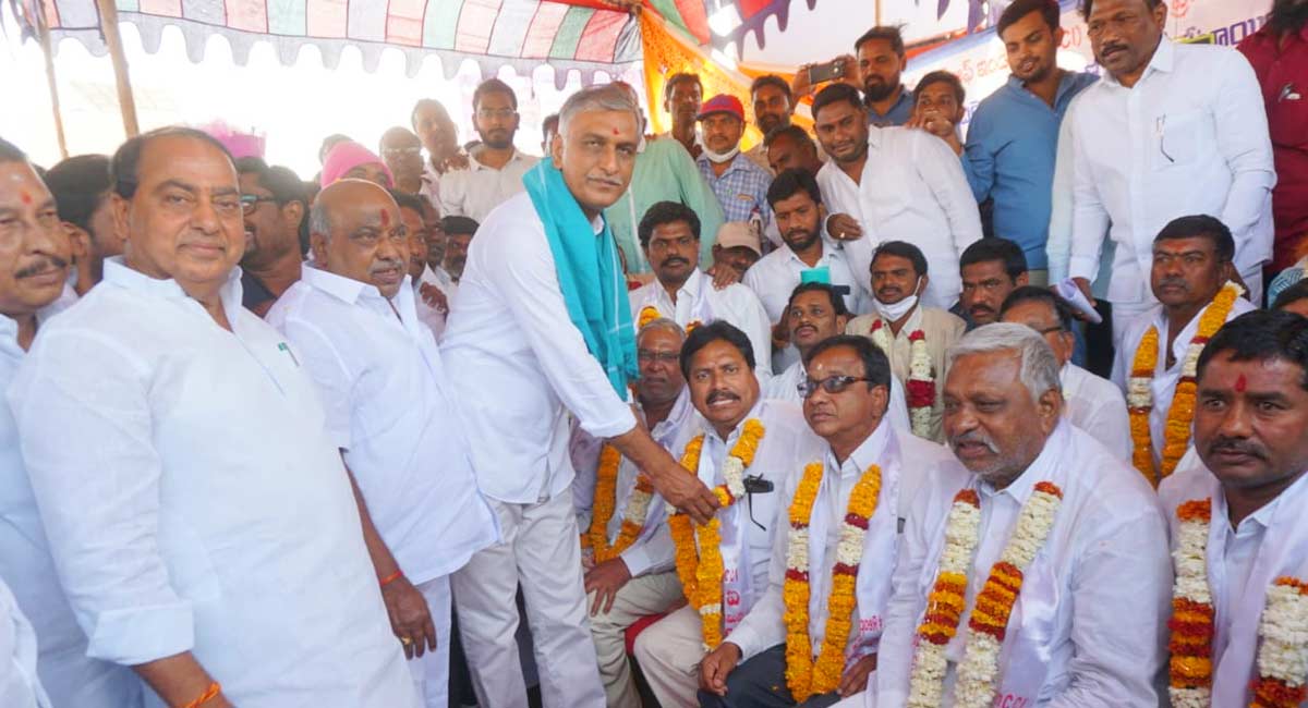 Harish Rao lashes out at BJP for failing to revive CCI