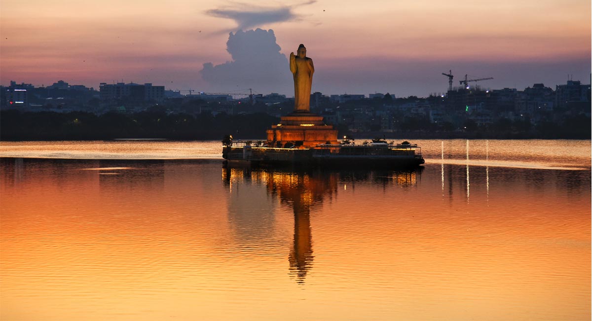 Host your next party on a cruise in Hyderabad