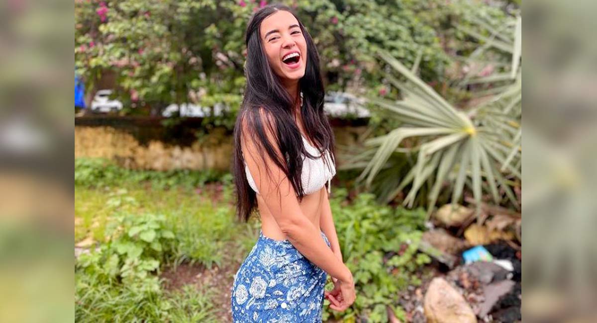 Hrithik showers appreciation on rumoured girlfriend Saba Azad’s post