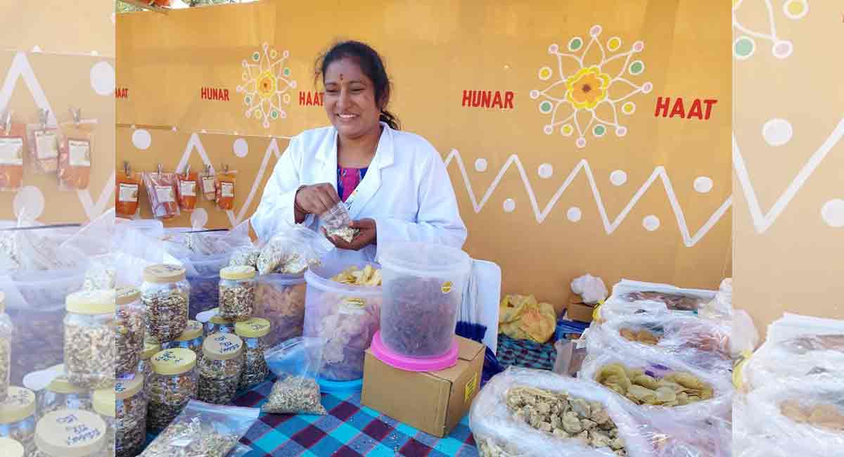 Telangana artisans play key role at ongoing Hunar Haat expo