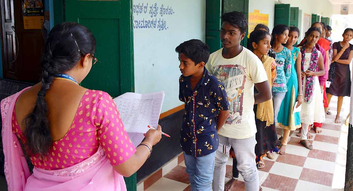 India logs 1,225 new COVID-19 cases