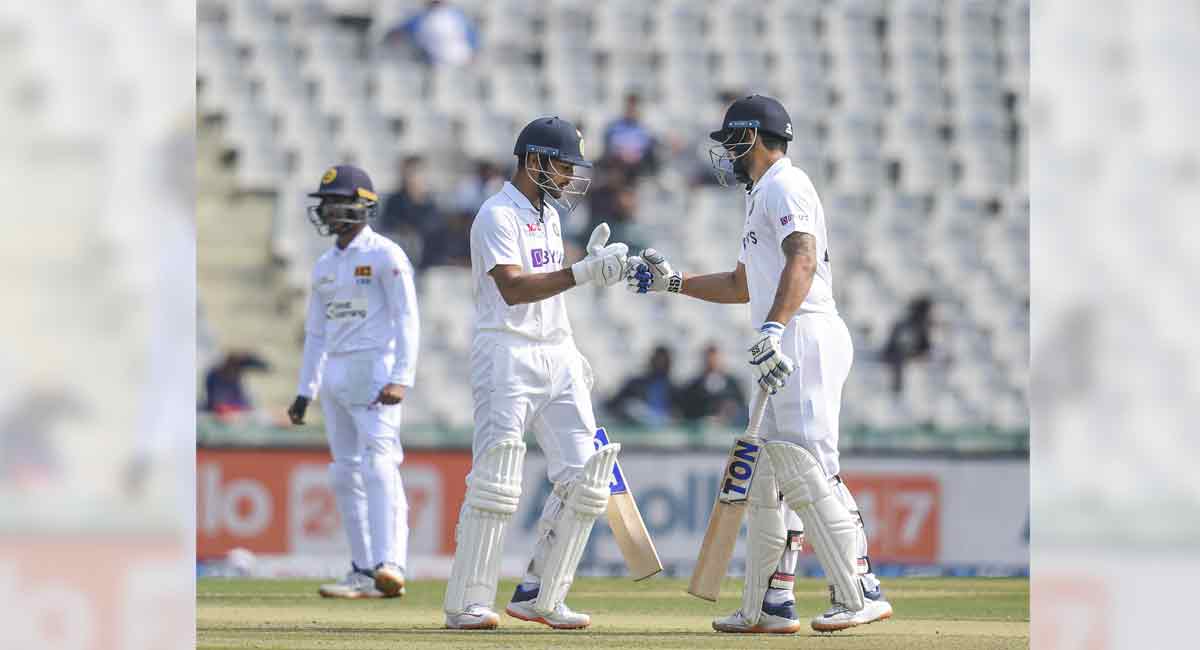 IND vs SL: India reach 109/2 against Sri Lanka at lunch on day 1