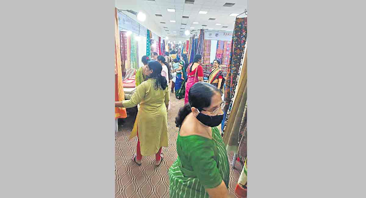 Indian Silk Gallery Expo: Wide varieties of silk saris and materials