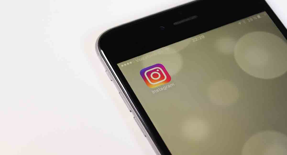 Instagram Live creators can now bring in moderators to handle trolls