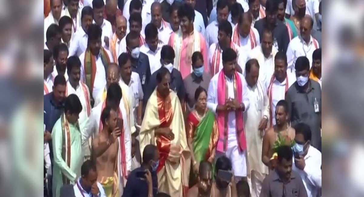 KCR attends ‘Maha Kumbha Samprokshana’ ceremony at Yadadri Temple