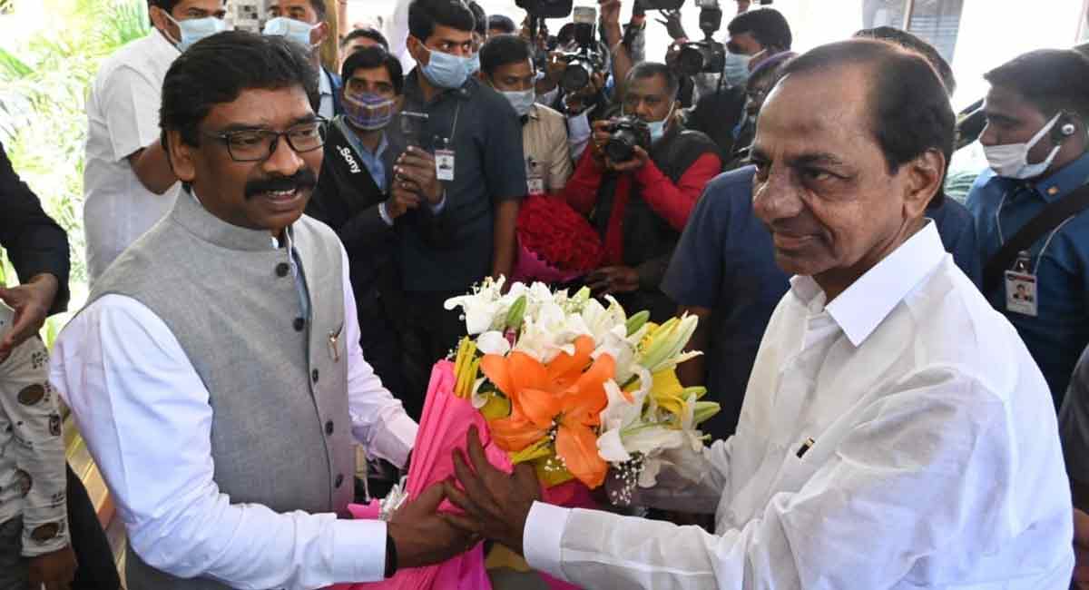 CM KCR hands over cheques to families of Galwan martyrs in Ranchi