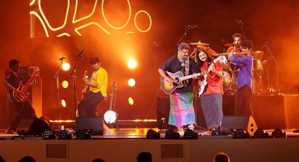 Lungi-clad folk rockstar Raghu Dixit to perform in Hyderabad on Friday