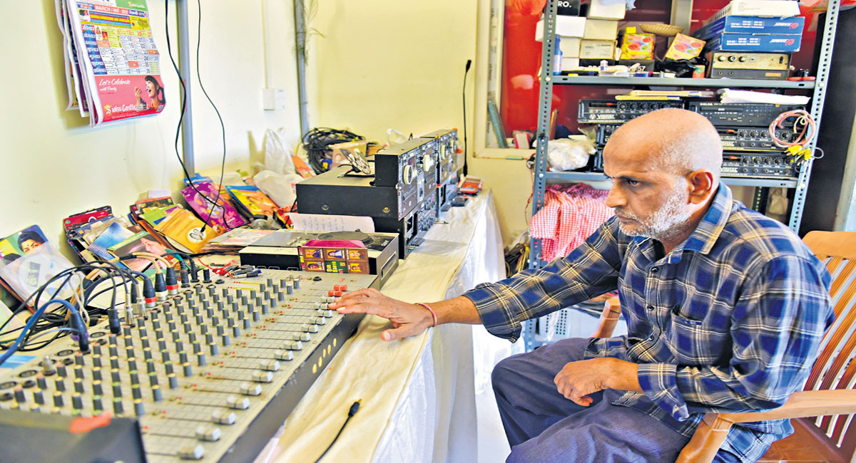 Songs that set the mood at Numaish