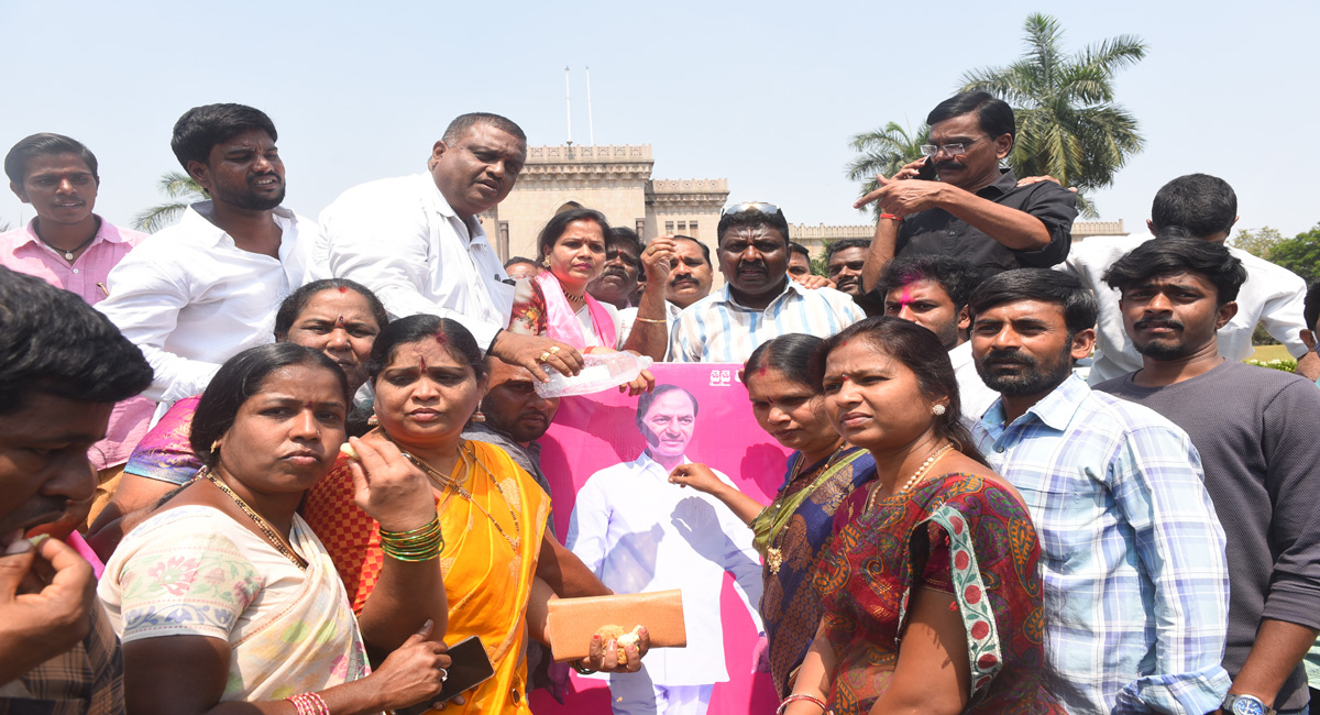 Hyderabad: Students erupt in celebrations after KCR announces massive recruitment drive