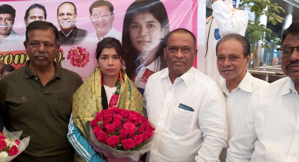 SATS chief felicitates Telangana boxer Nikhat Zareen