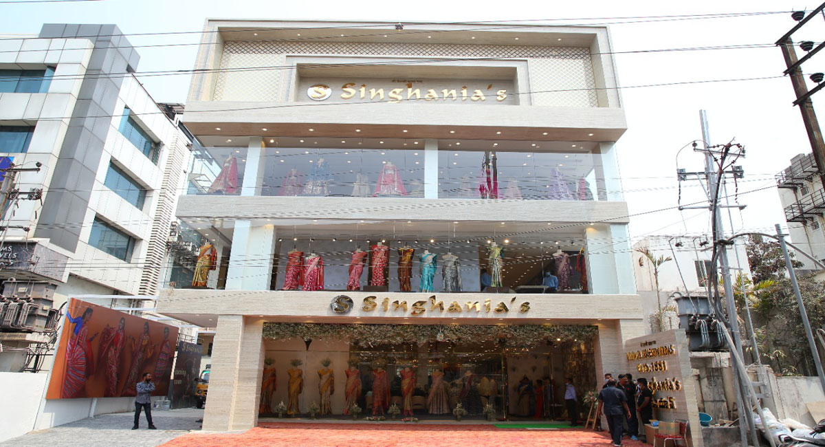Extending their legacy, Singhania’s launches second store in Hyderabad
