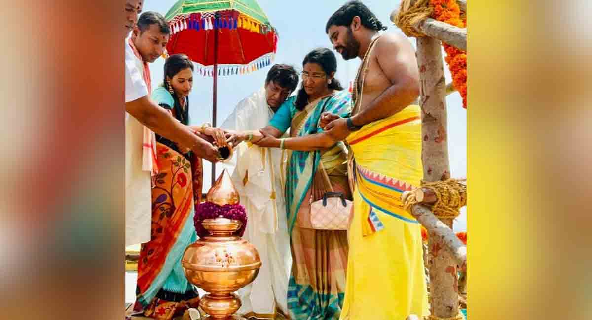 TS Ministers perform pujas at different gopurams, mandapams at Yadadri