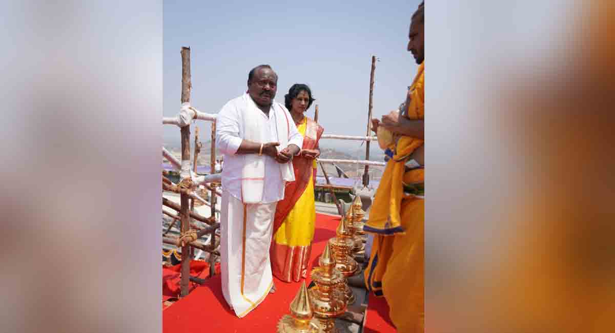 TS Ministers perform pujas at different gopurams, mandapams at Yadadri