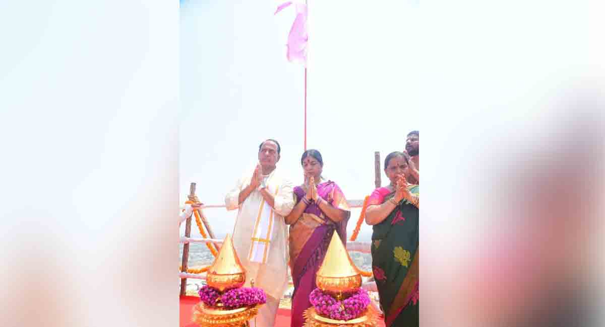 TS Ministers perform pujas at different gopurams, mandapams at Yadadri