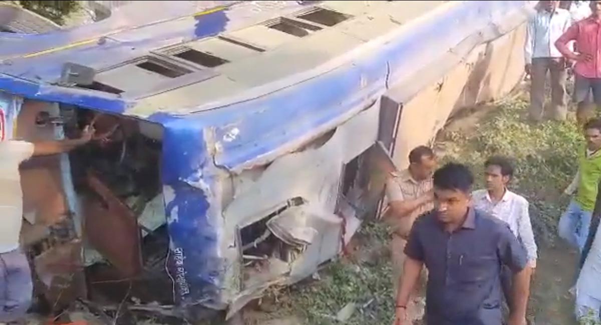Two dozen injured as bus falls into ditch in Agra