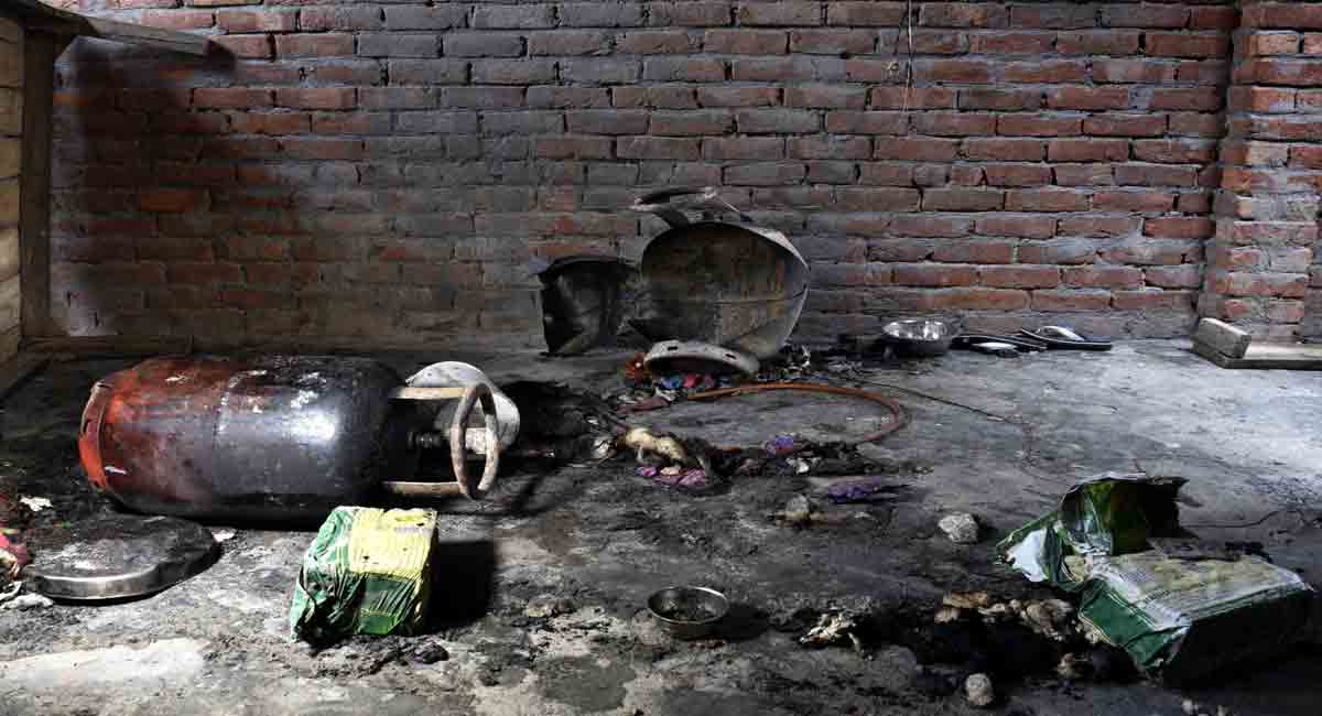10 students injured in cooking cylinder blast in UP college