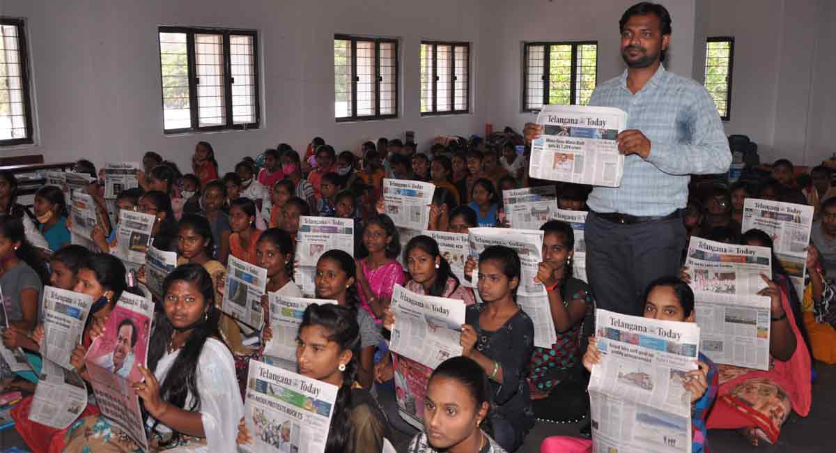 Karimnagar: Social activist distributes Telangana Today copies to KGBV students