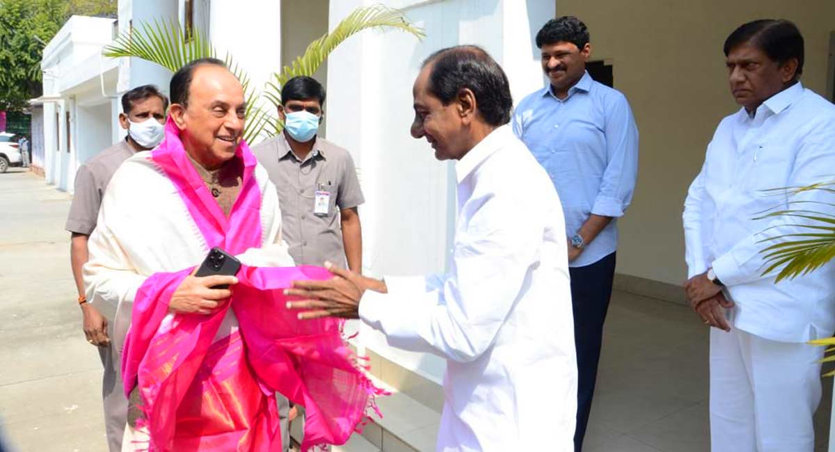 CM KCR meets Subramanian Swamy and Rakesh Tikait in Delhi