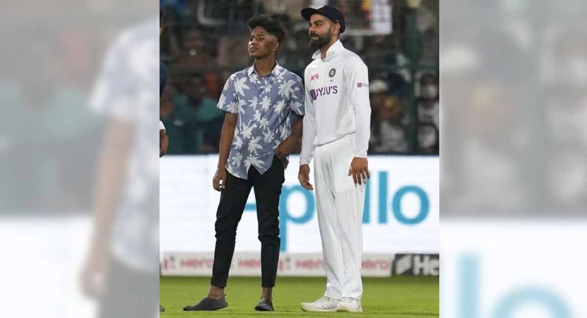 Four Virat Kohli fans arrested for breaching security to click selfies