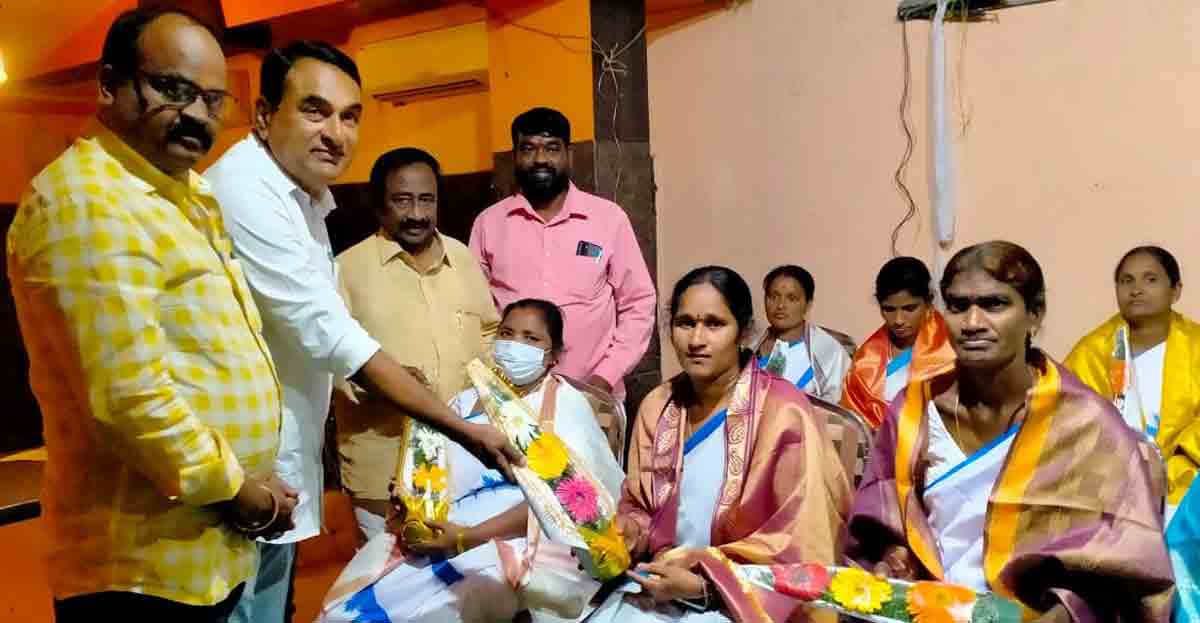 ANMs, Asha workers felicitated by TRS leaders in Warangal