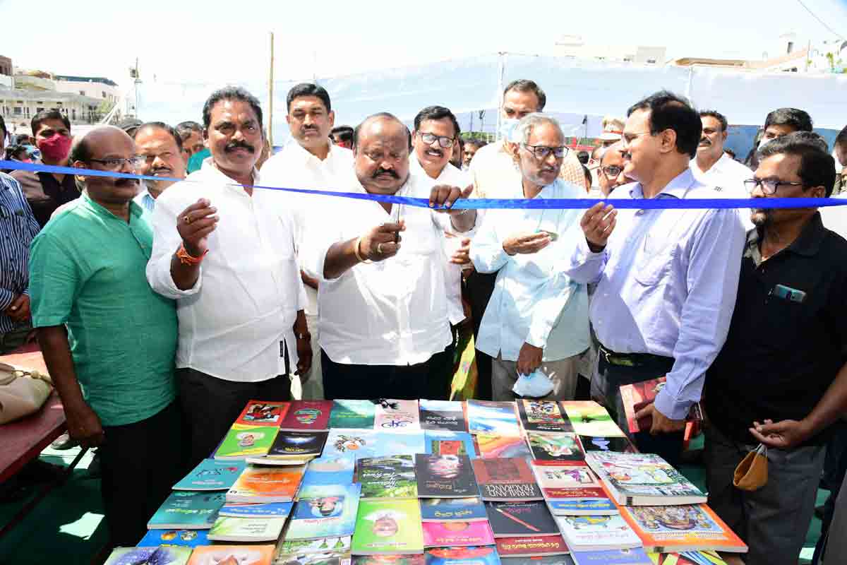 Reading books will help gain knowledge: Gangula Kamalakar