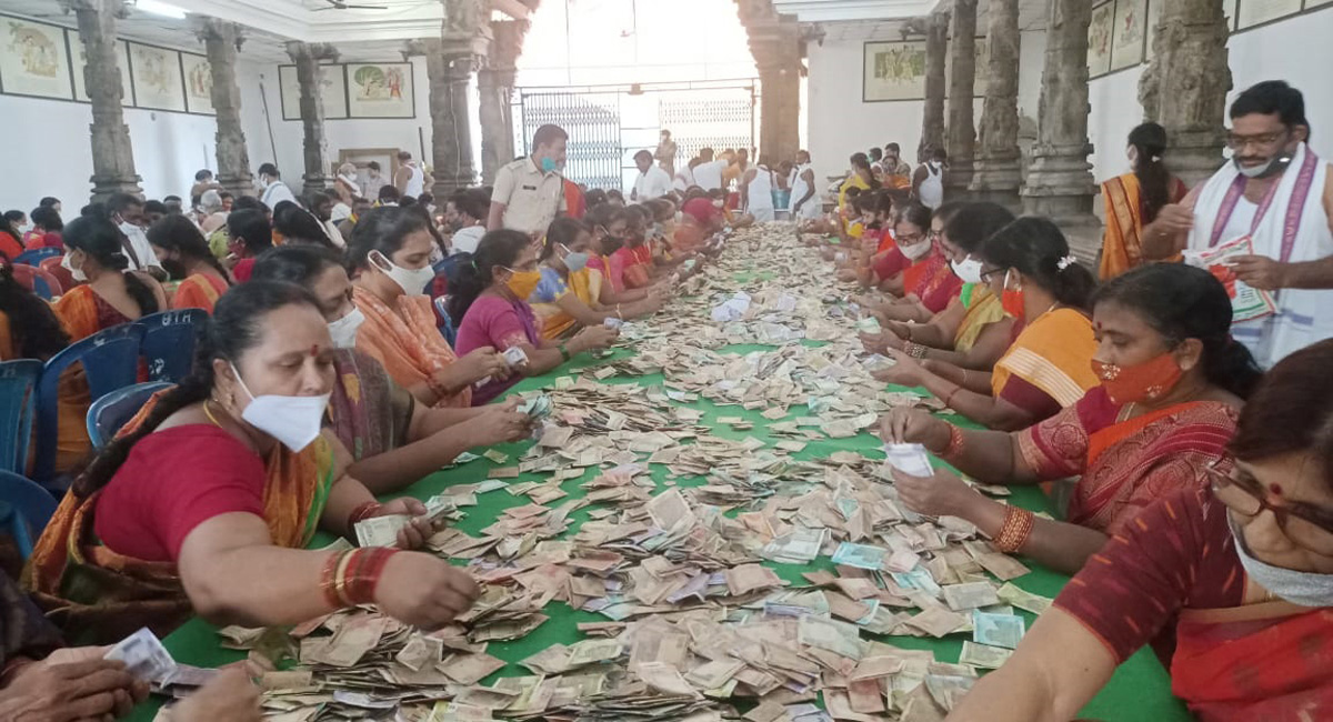 Bhadradri temple earns Rs 1.20 crore from hundi