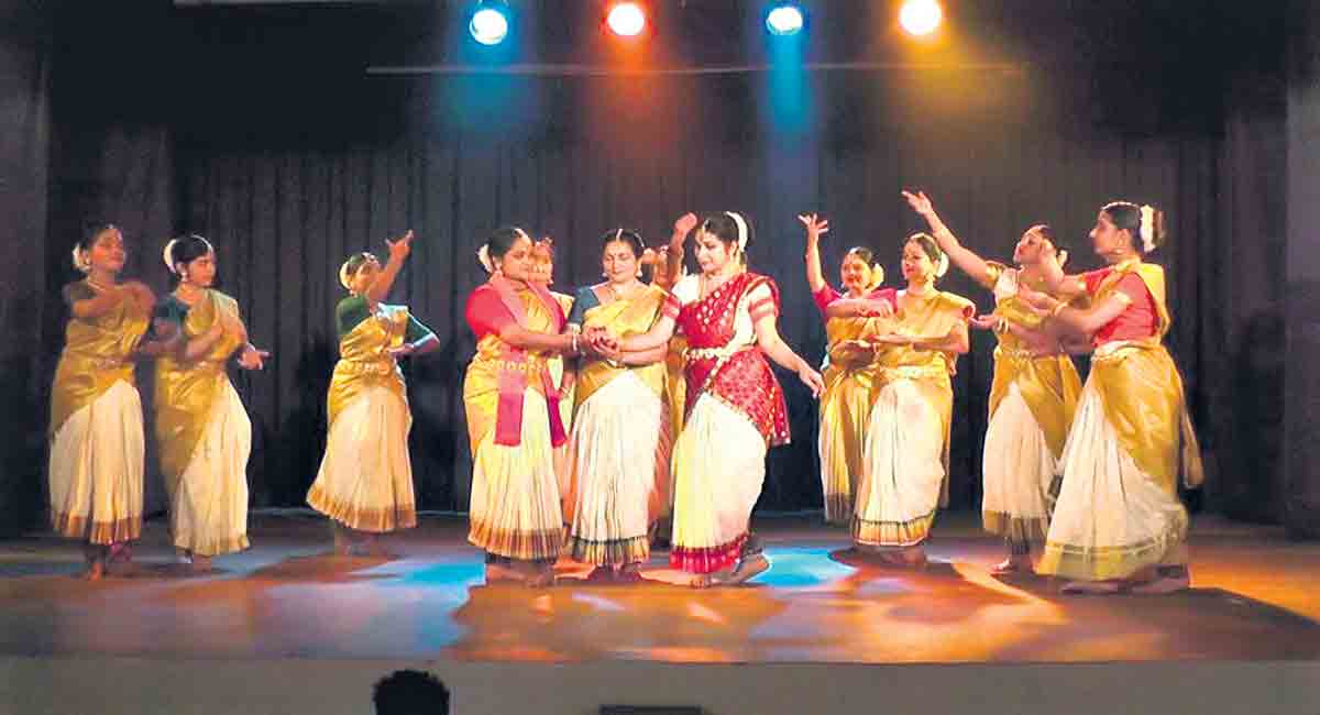 Dancers of Golconda, delight to watch