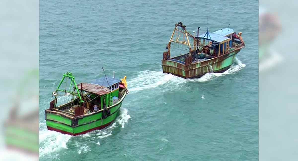Sri Lankan Navy apprehends 16 Indian fishermen