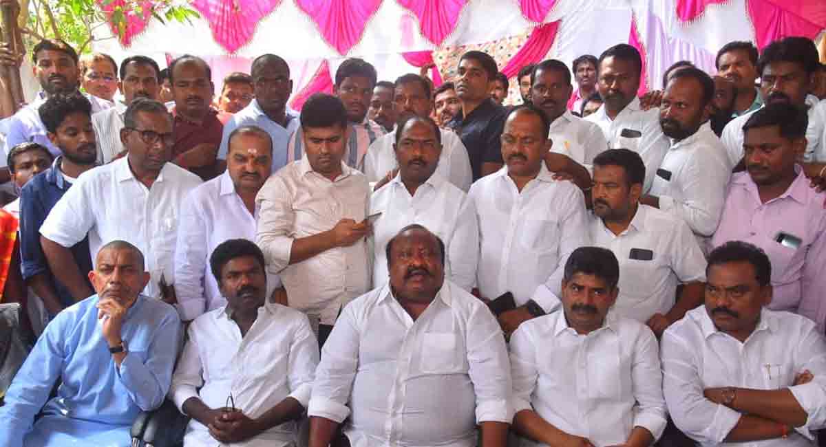 Gangula calls on Sircilla TRS president