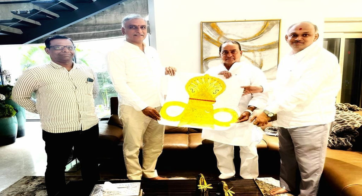 Siddipet: 6.5 kg golden crown for Komuravelly Mallikarjuna Swamy