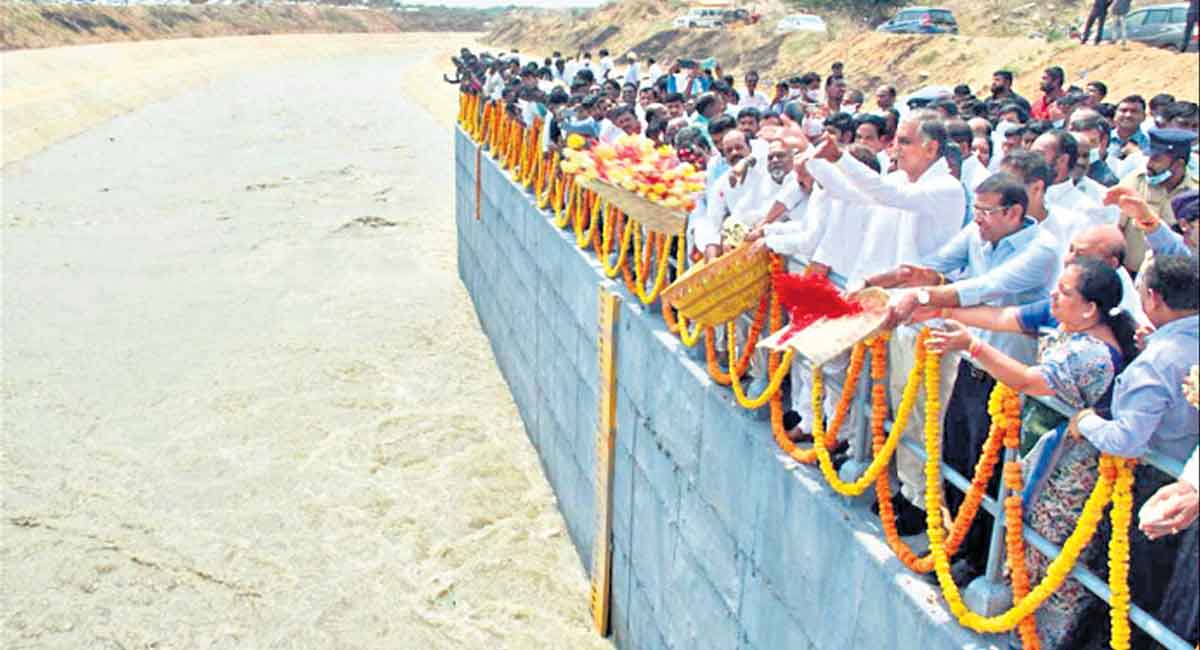 Dry borewells passé, says Harish Rao