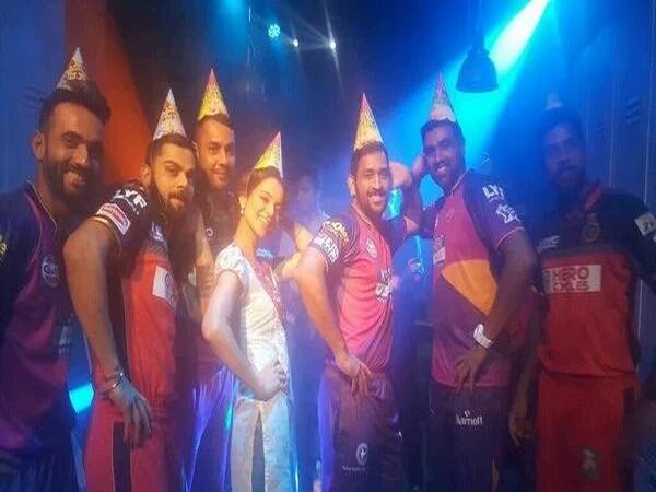 When Virat Kohli, Dhoni grooved to ‘London Thumakda’ along with Kangana