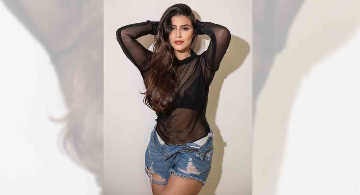 Women should be treated kindly on a regular basis says Karishma Kotak