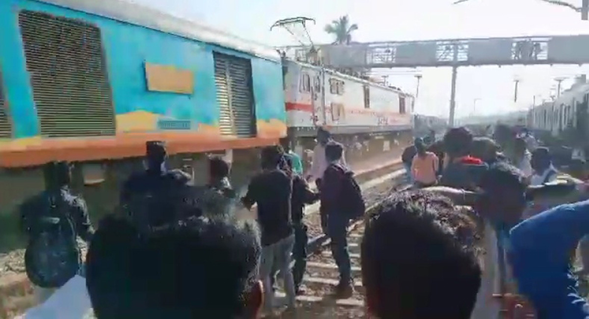 Watch: Narrow escape for passengers from being run over by Shatabdi Express in Kolar